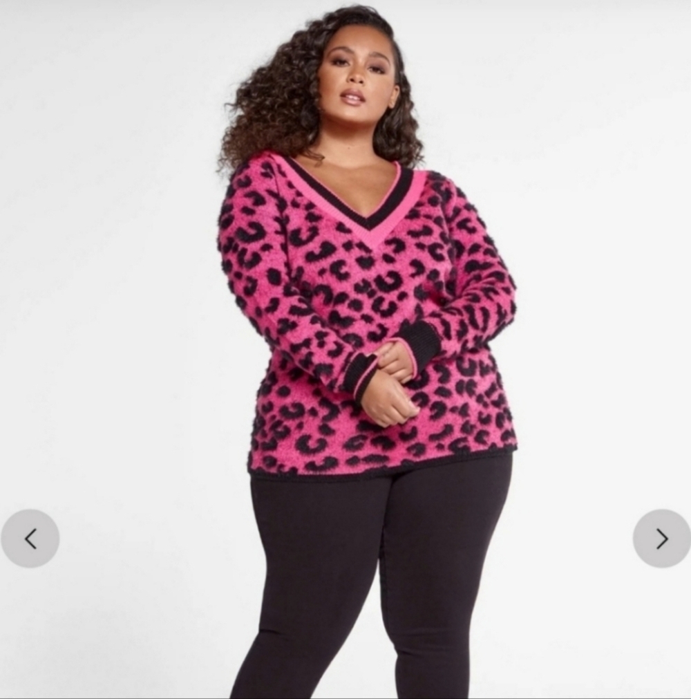 NWOT FTF RED ANIMAL PRINT SWEATER